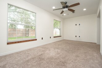 4828 Jeanette Ct in St. Cloud, FL - Foto de edificio - Building Photo