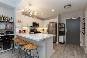 1240 India St, Unit 100 in San Diego, CA - Building Photo - Building Photo