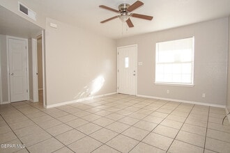 216 S Schutz Dr in El Paso, TX - Building Photo - Building Photo