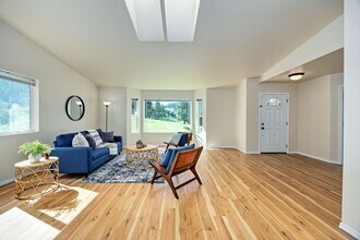 5253 SE Morning Mist Rd in Port Orchard, WA - Building Photo - Building Photo