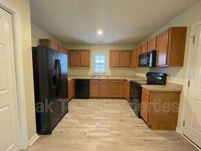 136 Mcgrady Dr in Summerville, SC - Building Photo - Building Photo