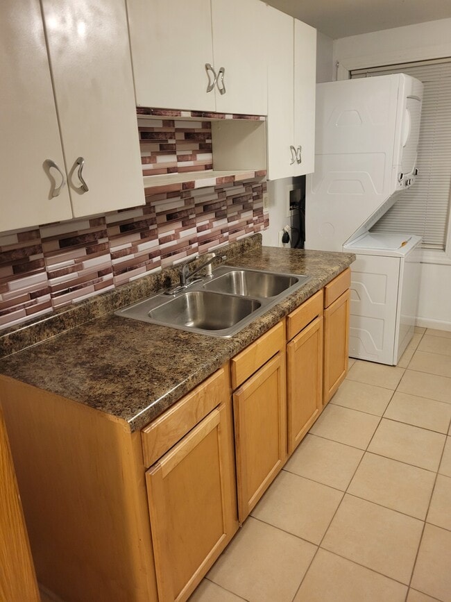 206 Glenview Ave, Unit 206