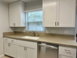 2429 34th St, Unit Apt A in Santa Monica, CA - Building Photo - Building Photo