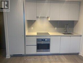 4015 The Exchange in Mississauga, ON - Building Photo - Building Photo