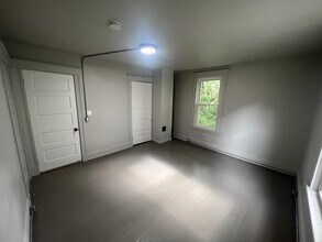 238 Helen St in Cincinnati, OH - Foto de edificio - Building Photo