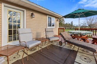 670 Riverside Rd in Kalispell, MT - Foto de edificio - Building Photo