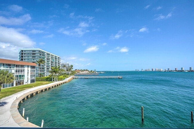 410 Wilma Cir, Unit 303 in Riviera Beach, FL - Building Photo - Building Photo