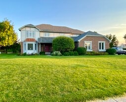 7963 Indian Creek Ln in Sylvania, OH - Building Photo