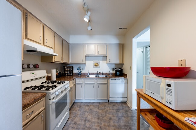 Broad Ripple Trails in Indianapolis, IN - Building Photo - Interior Photo