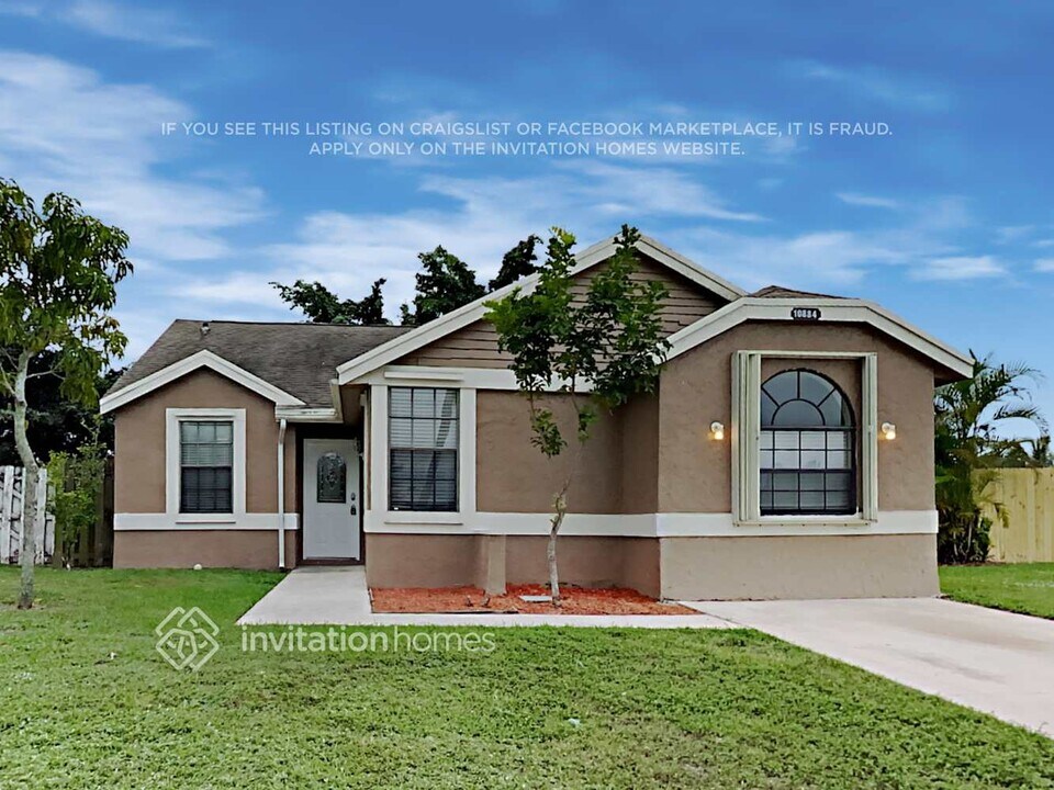 10884 Grandview Ct in Royal Palm Beach, FL - Building Photo