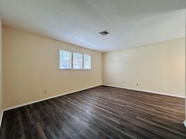 5226 Pine Pl in Austin, TX - Building Photo - Building Photo