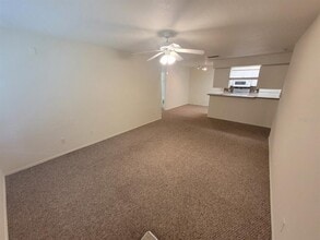 36027 Deer Creek Dr in Zephyrhills, FL - Building Photo - Building Photo