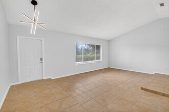 4135 Bay Laurel Way in Boca Raton, FL - Foto de edificio - Building Photo