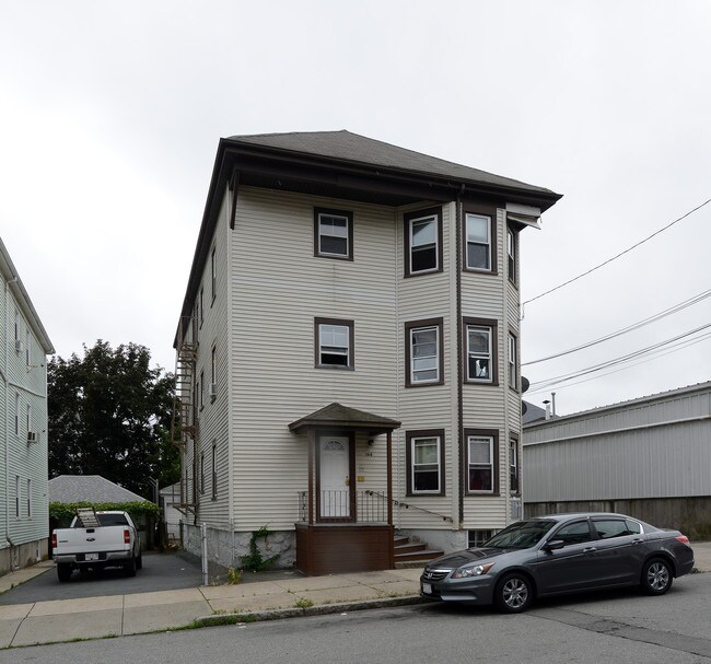 168 Tinkham St in New Bedford, MA - Building Photo - Building Photo