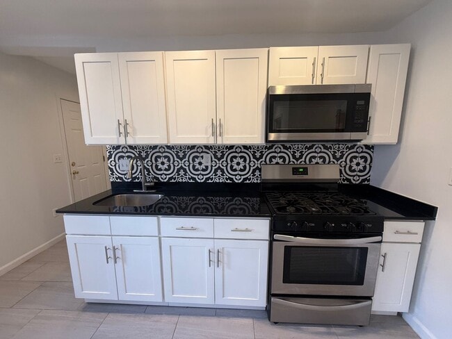 33 Johnston St in Newburgh, NY - Building Photo - Building Photo