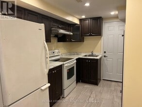 3837 Coachman Cir in Mississauga, ON - Building Photo - Building Photo