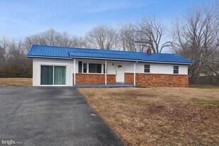 6015 Cracklingtown Rd in Hughesville, MD - Building Photo