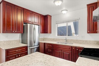 517 Ximeno Ave in Long Beach, CA - Building Photo - Building Photo