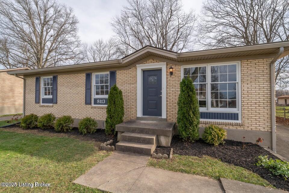 8113 Clematis Ln in Louisville, KY - Building Photo