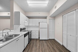 6976 SW 39th St, Unit G102 in Davie, FL - Building Photo - Building Photo