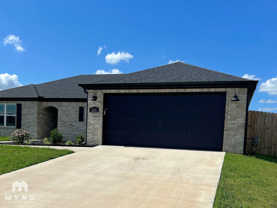 1020 Autumn Royal Ave in Lowell, AR - Building Photo