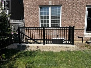21 Sewells Ln in Brampton, ON - Building Photo - Building Photo