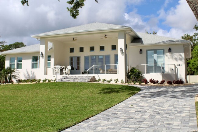 224 N Riverside Dr in Edgewater, FL - Building Photo - Building Photo