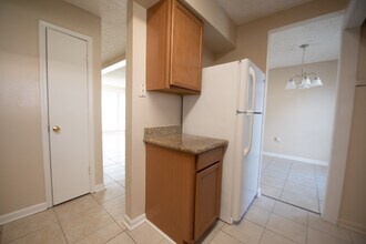 14355 S Harrells Ferry Rd, Unit 210 in Baton Rouge, LA - Building Photo - Building Photo