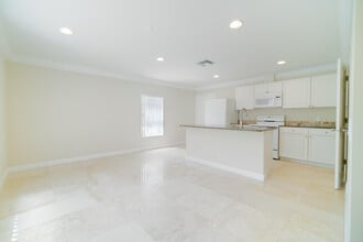 6410 N Dixie Hwy in Boca Raton, FL - Building Photo - Building Photo