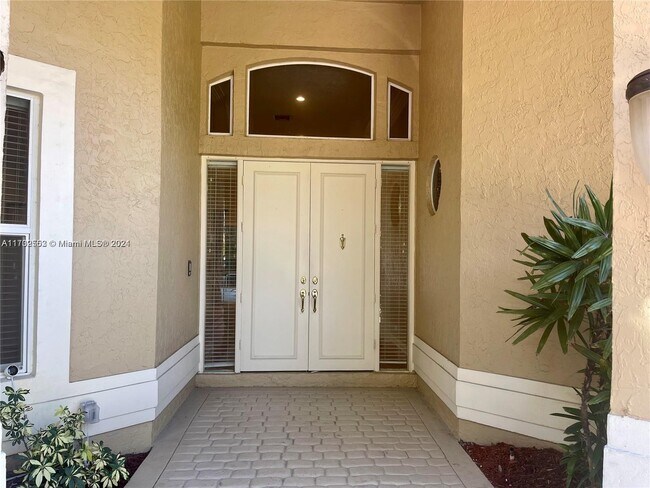 1207 Manor Dr S in Weston, FL - Building Photo - Building Photo