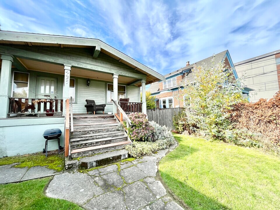 4457 Woodland Park Ave N, Unit A in Seattle, WA - Building Photo