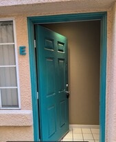 18842 Vista Del Canon in Santa Clarita, CA - Building Photo