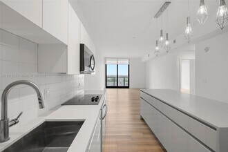 101 Diplomat Pkwy, Unit 0607 in Hallandale Beach, FL - Foto de edificio - Building Photo