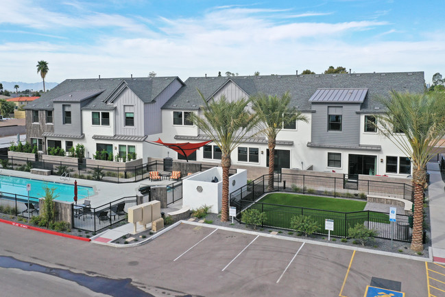 Mulberry Park Townhomes in Phoenix, AZ - Foto de edificio - Building Photo