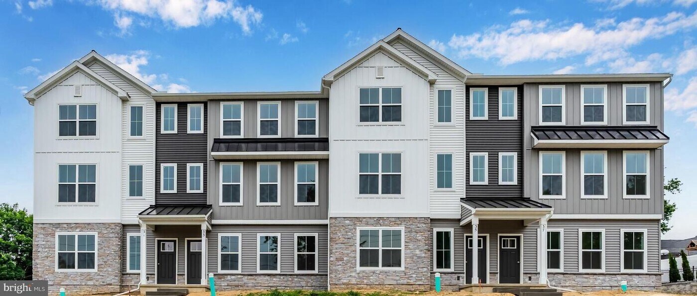 25 S 19th St in Camp Hill, PA - Building Photo