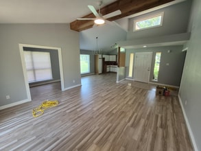 320 Lakeview Dr in Onalaska, TX - Building Photo - Building Photo
