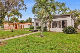 4710 NW 12th St in Lauderhill, FL - Building Photo - Building Photo