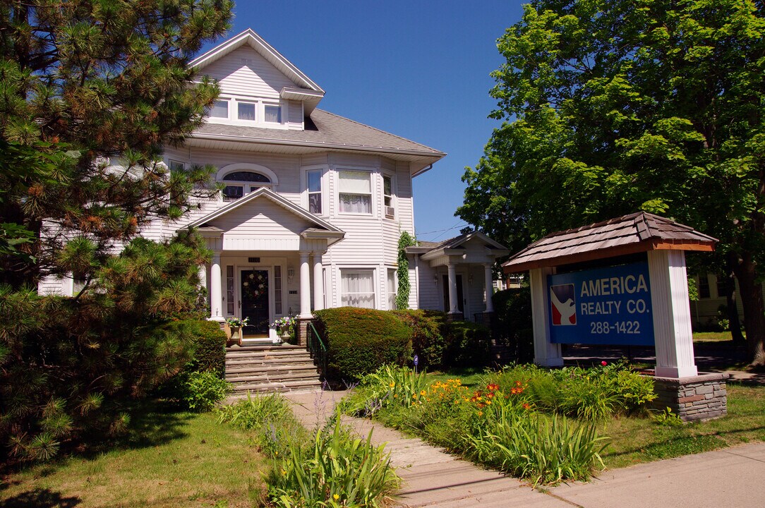 682 Bennett St in Luzerne, PA - Building Photo