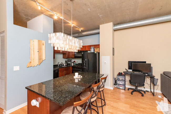 700 N Larrabee St, Unit 803 in Chicago, IL - Building Photo - Building Photo