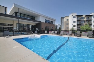 The Summit at Seasons in Winnipeg, MB - Building Photo