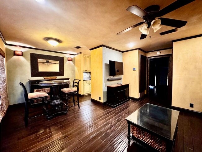 property at 500 E Riverside Dr