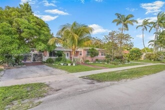 1041 NW 196th Terrace, Unit 2311 in Miami, FL - Foto de edificio - Building Photo