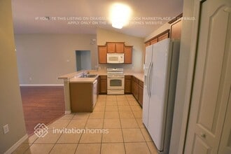 7565 Turtle View Dr in Ruskin, FL - Foto de edificio - Building Photo