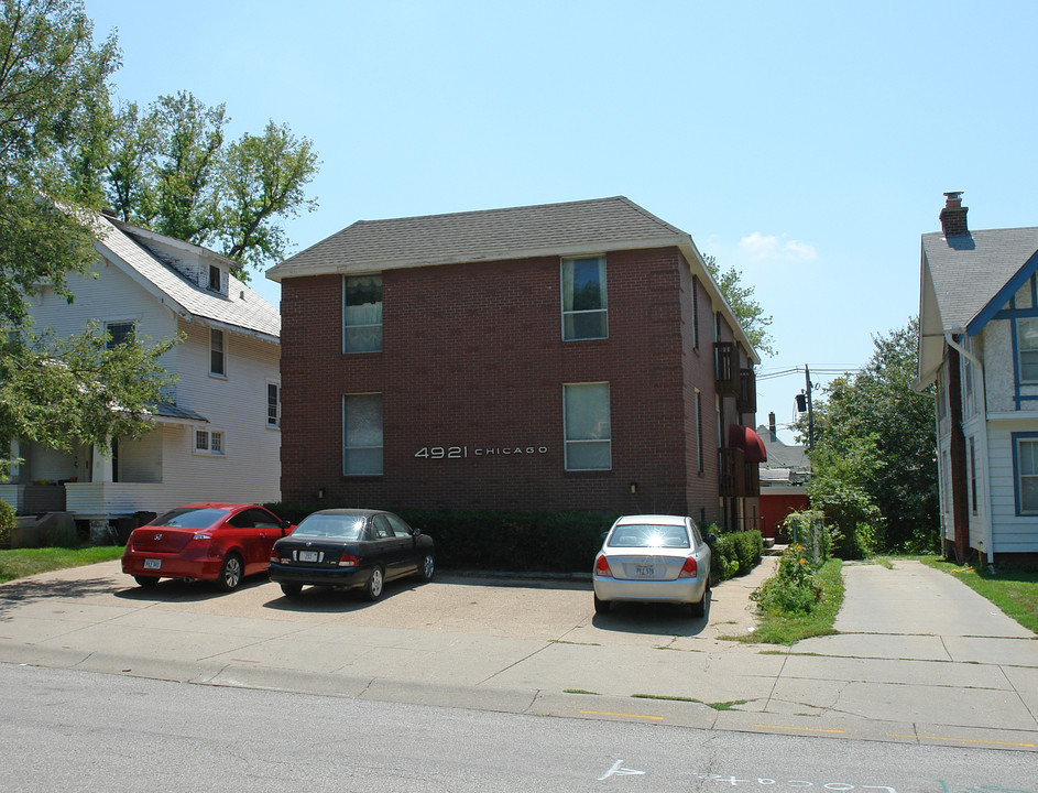 4921 Chicago St in Omaha, NE - Foto de edificio