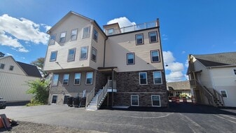 25 S 2nd St in Quakertown, PA - Building Photo