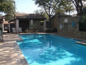 18040 Midway Rd in Dallas, TX - Building Photo - Building Photo