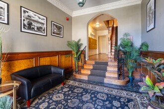 611 S Cloverdale Ave in Los Angeles, CA - Building Photo - Building Photo