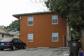 824 21st St in West Palm Beach, FL - Foto de edificio - Building Photo