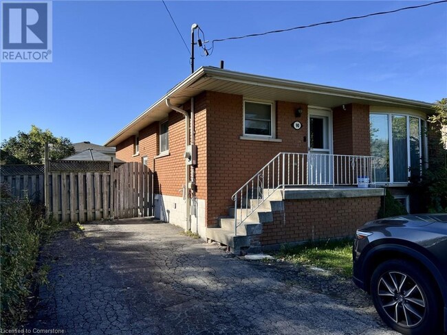 90 Anna Capri Dr in Hamilton, ON - Building Photo - Building Photo