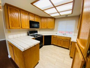 8241 Cashel Way in Sacramento, CA - Building Photo - Building Photo